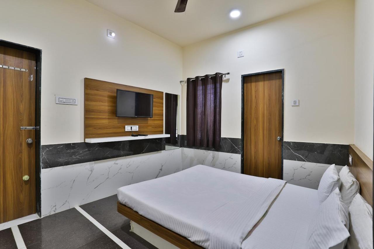 Spot On 37366 Hotel Mahalaxmi Dwārka Esterno foto