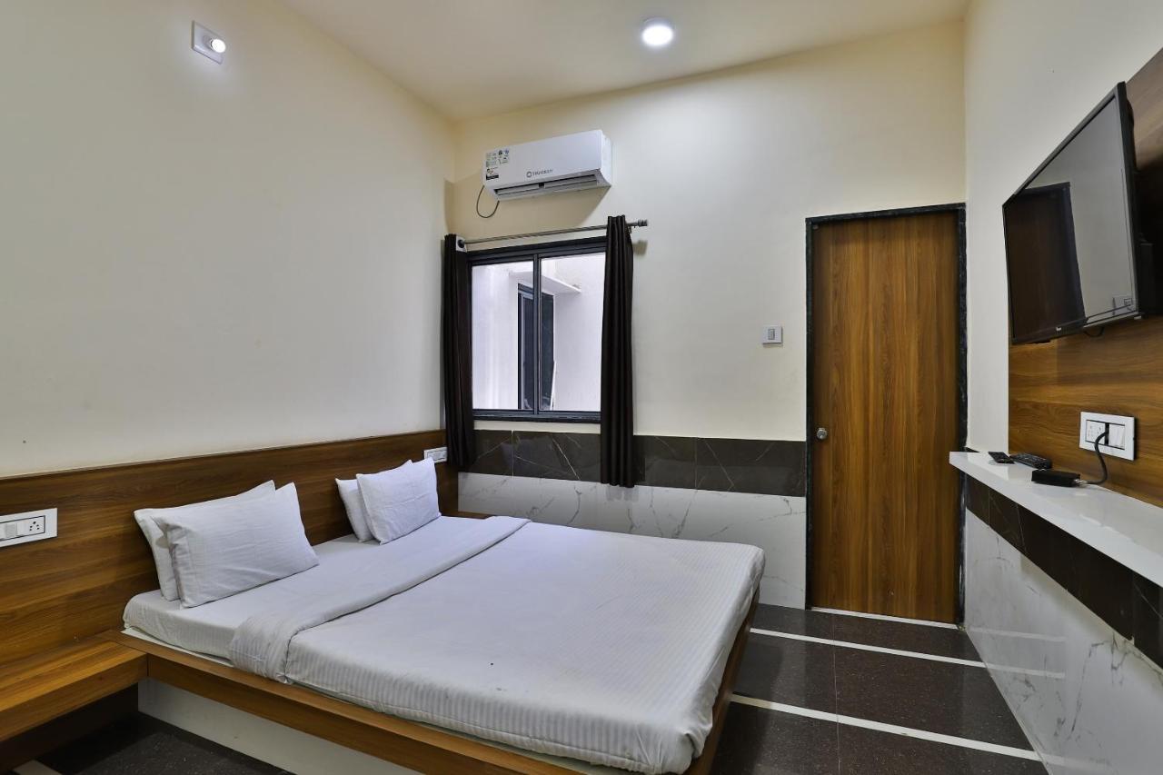 Spot On 37366 Hotel Mahalaxmi Dwārka Esterno foto