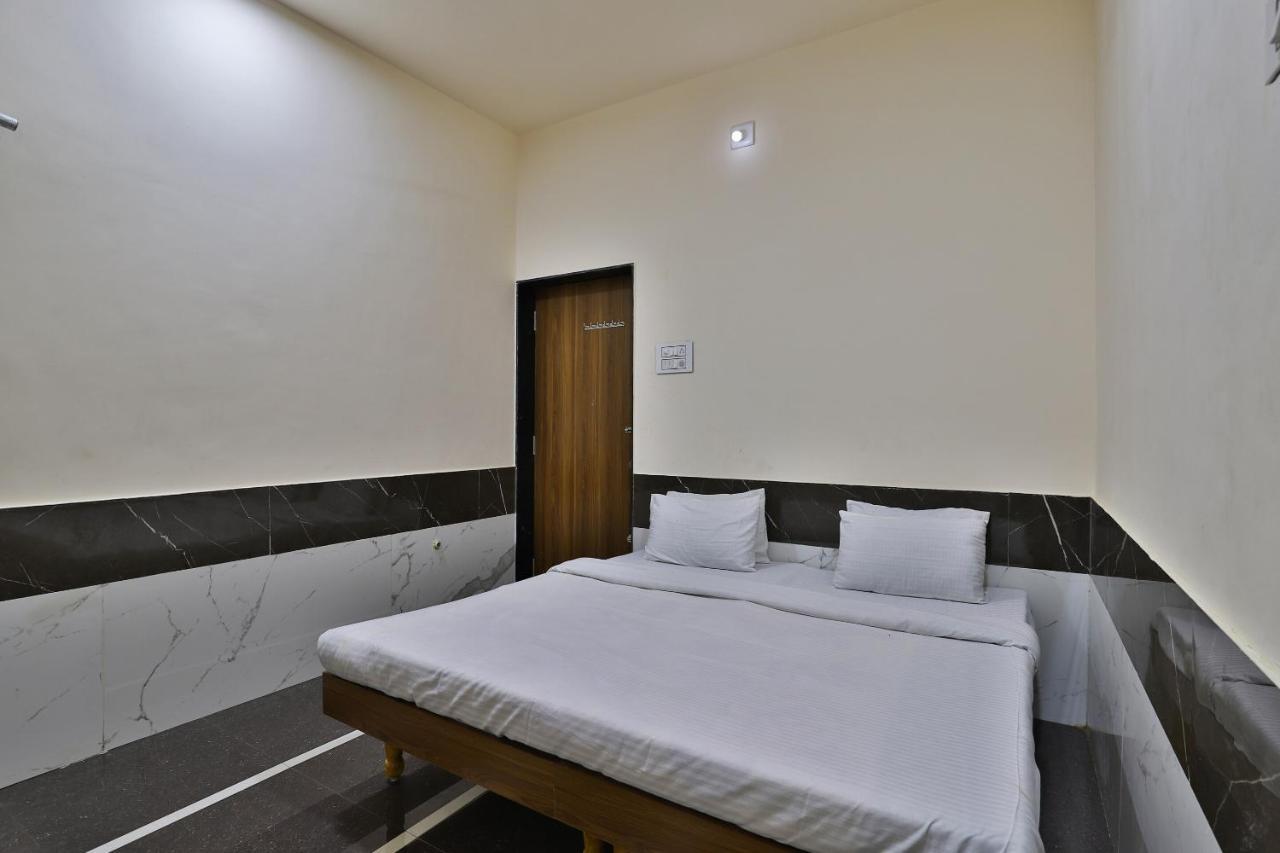 Spot On 37366 Hotel Mahalaxmi Dwārka Esterno foto