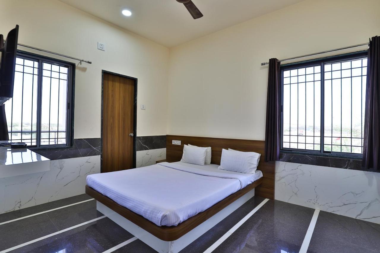 Spot On 37366 Hotel Mahalaxmi Dwārka Esterno foto