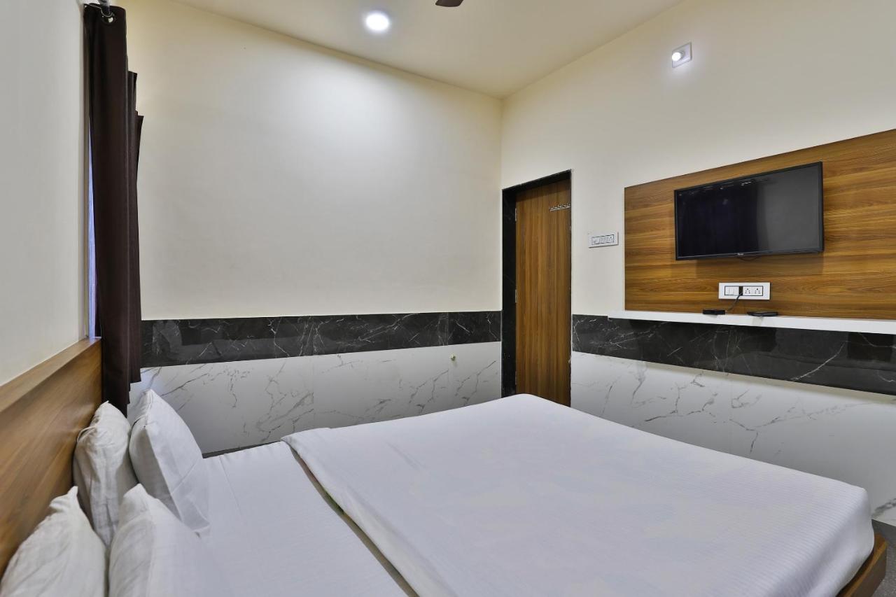 Spot On 37366 Hotel Mahalaxmi Dwārka Esterno foto