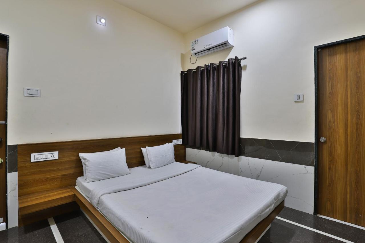 Spot On 37366 Hotel Mahalaxmi Dwārka Esterno foto