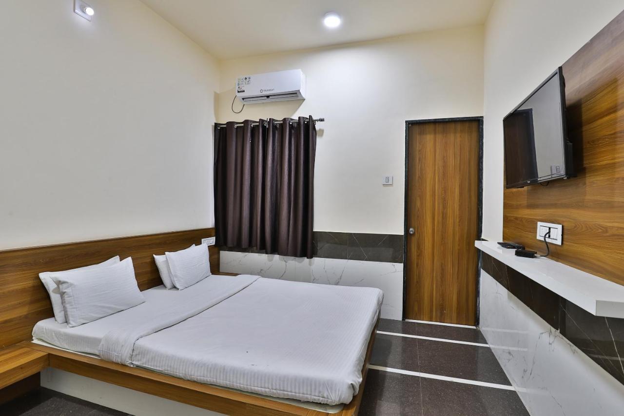 Spot On 37366 Hotel Mahalaxmi Dwārka Esterno foto