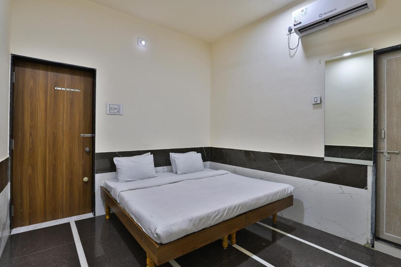 Spot On 37366 Hotel Mahalaxmi Dwārka Esterno foto