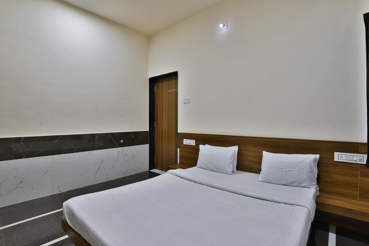 Spot On 37366 Hotel Mahalaxmi Dwārka Esterno foto
